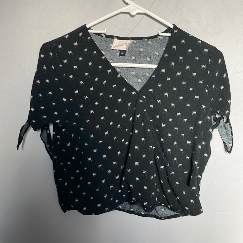 Universal Thread size S cross front tie sleeves top girly romantic Taylor